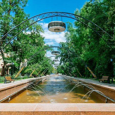 Nadezhda Apartments On Abylay Khan Ave 121 Almaty Eksteriør bilde