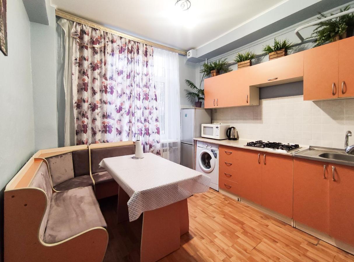 Nadezhda Apartments On Abylay Khan Ave 121 Almaty Eksteriør bilde