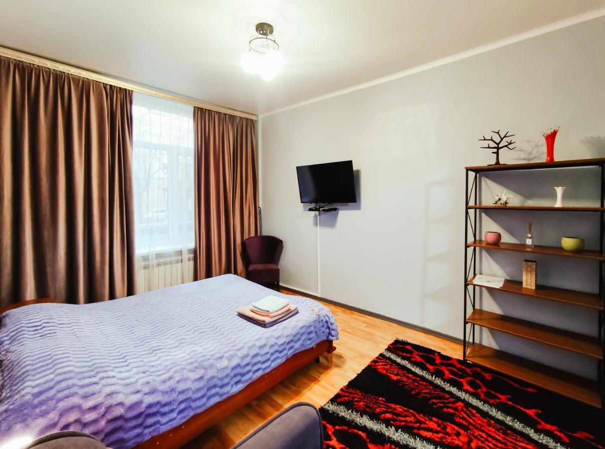 Nadezhda Apartments On Abylay Khan Ave 121 Almaty Eksteriør bilde