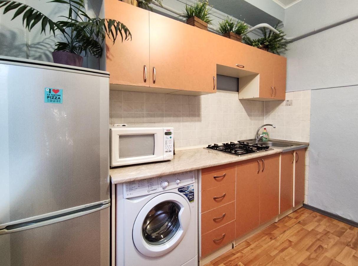 Nadezhda Apartments On Abylay Khan Ave 121 Almaty Eksteriør bilde