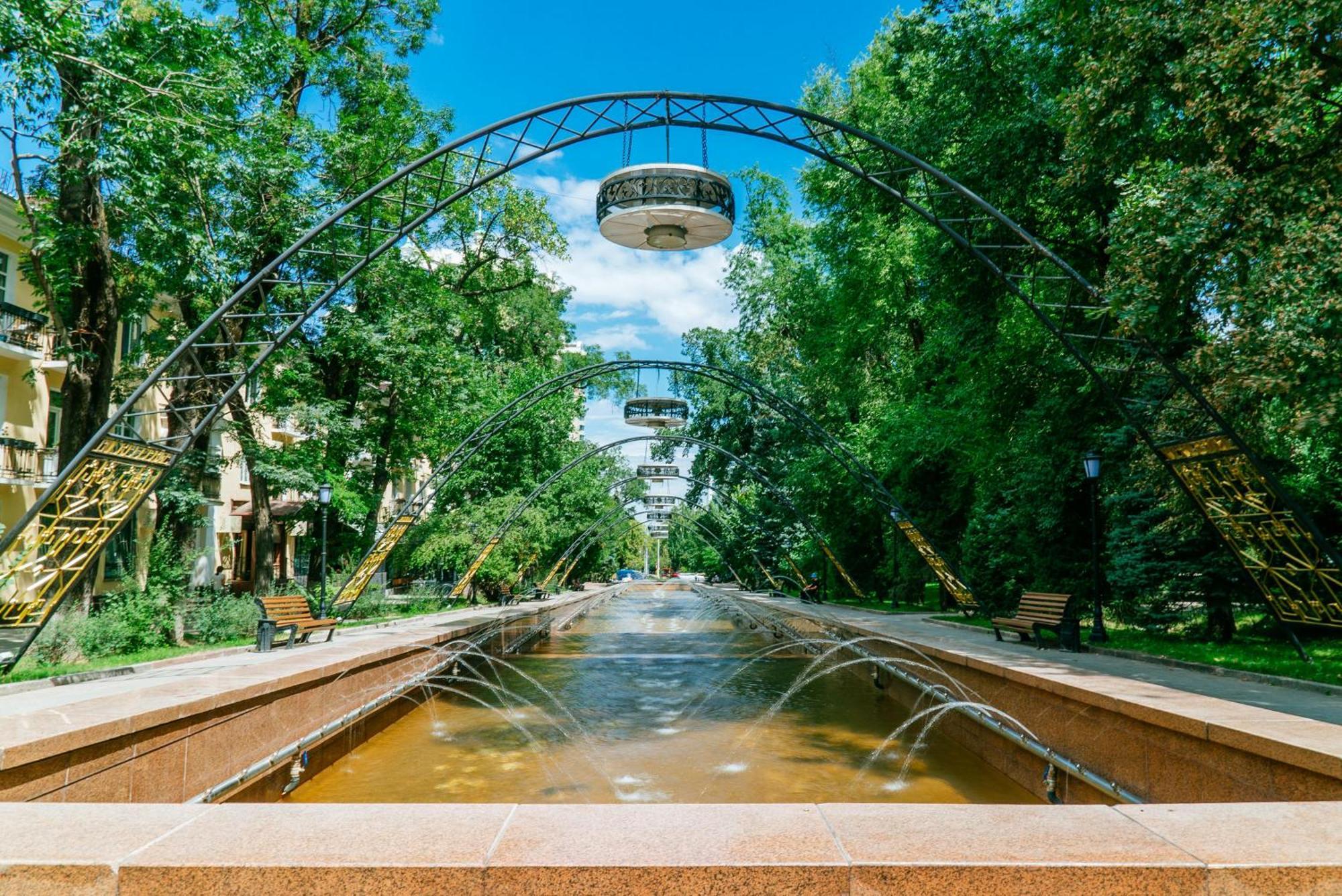 Nadezhda Apartments On Abylay Khan Ave 121 Almaty Eksteriør bilde