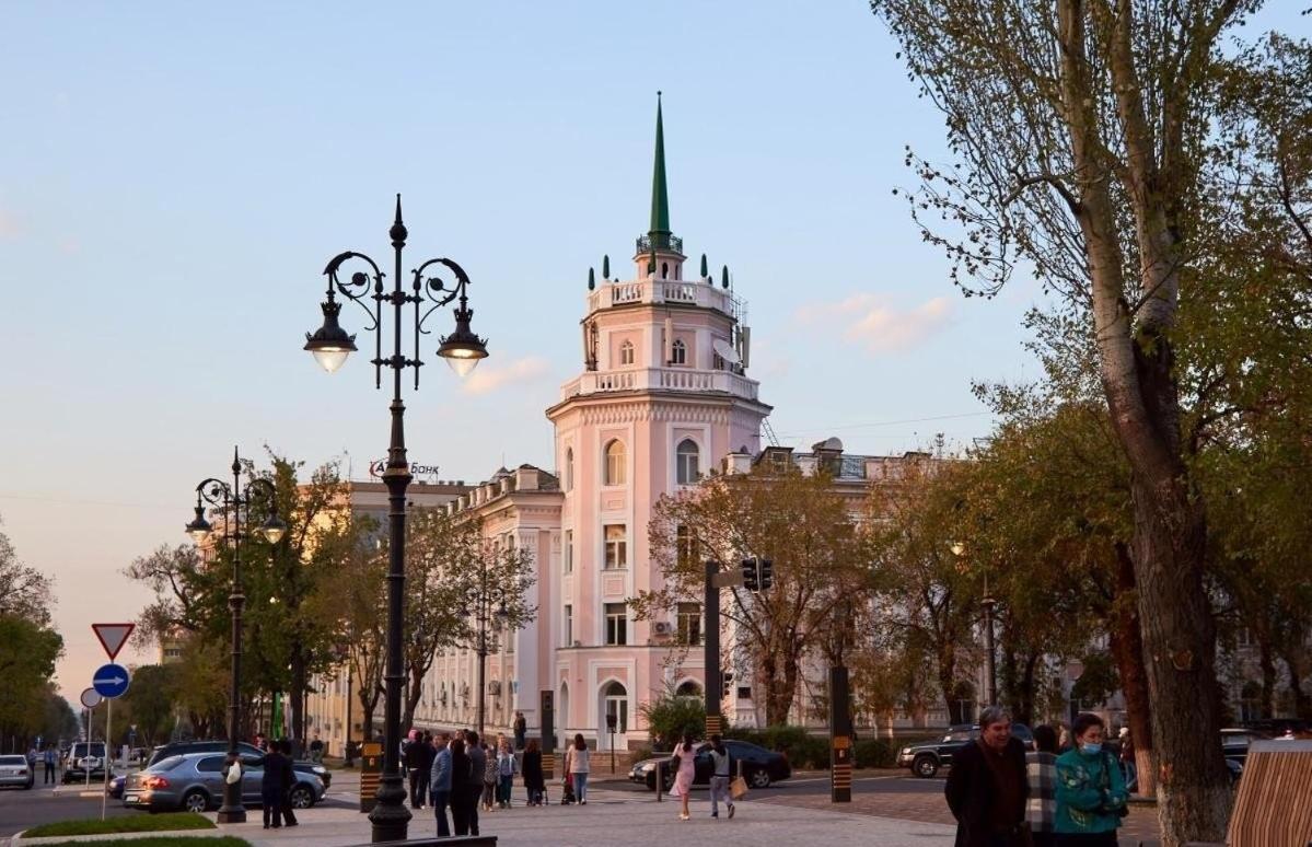 Nadezhda Apartments On Abylay Khan Ave 121 Almaty Eksteriør bilde