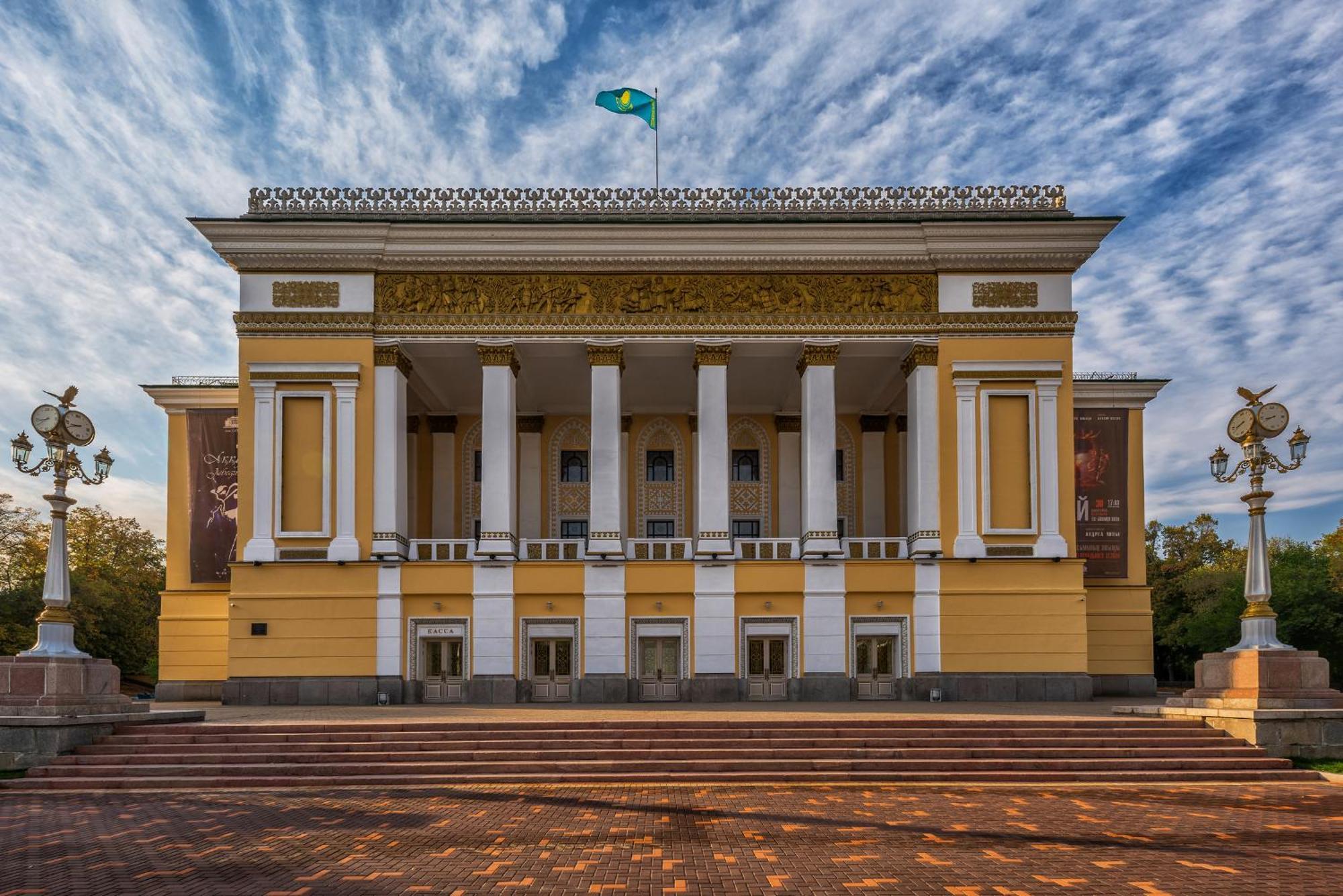 Nadezhda Apartments On Abylay Khan Ave 121 Almaty Eksteriør bilde